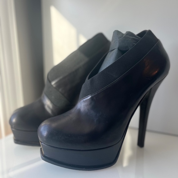 Black Fendista ankle bootie - Picture 4 of 8